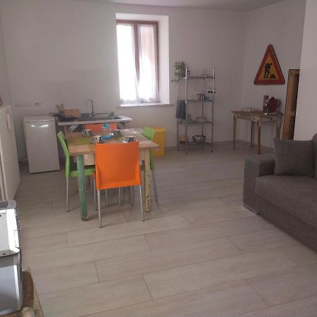 Hotel La tana dell'artista Arco Esterno foto