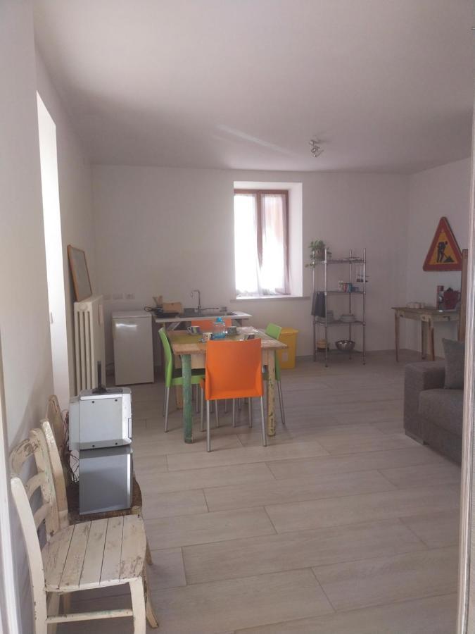Hotel La tana dell'artista Arco Esterno foto