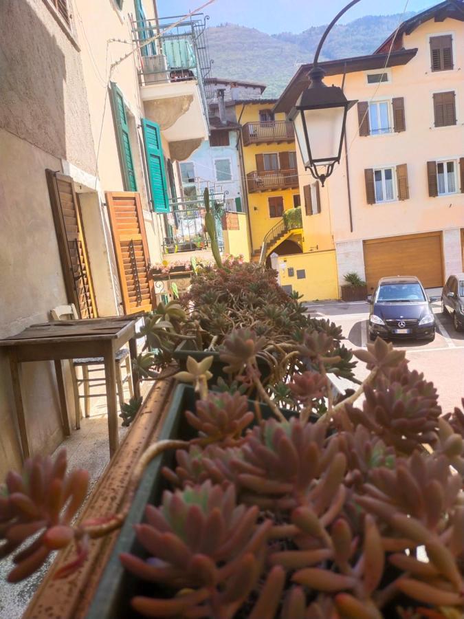 Hotel La tana dell'artista Arco Esterno foto